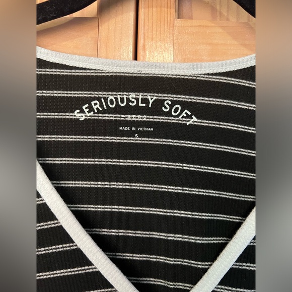 Aeropostale seriously soft black and white stripped t-shirt size small - Picture 3 of 5